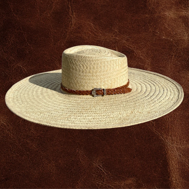 Chapéu modelo Campeiro palha fina com bandinha de couro trançado