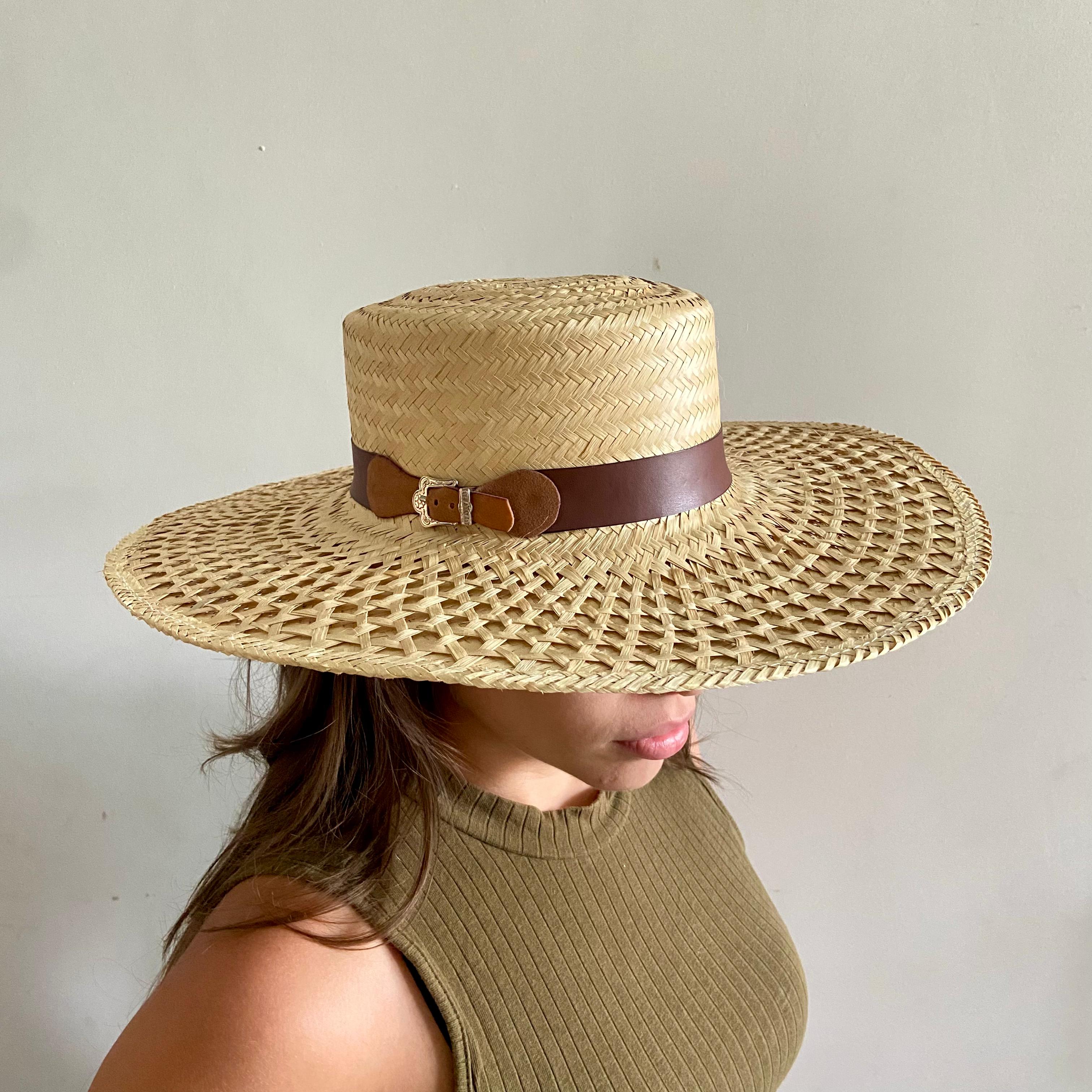 Chapéu modelo Veneza estilo Paris com faixa de couro e fivela